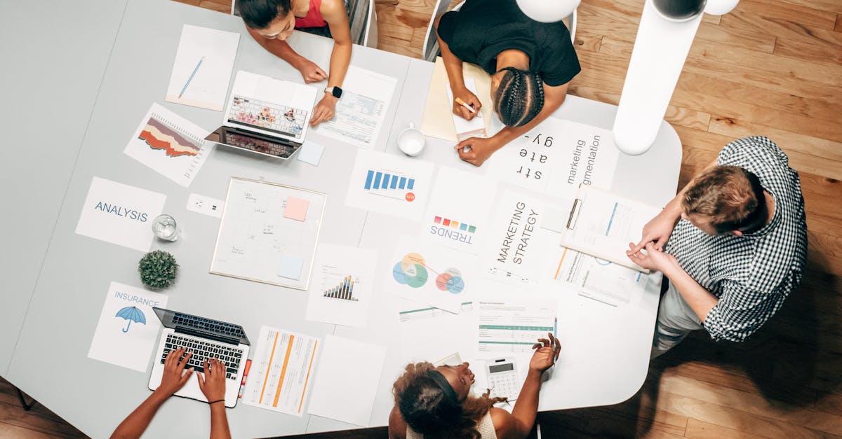 如何在游戏规则和用户体验之间平衡技术支持辅助的使用？