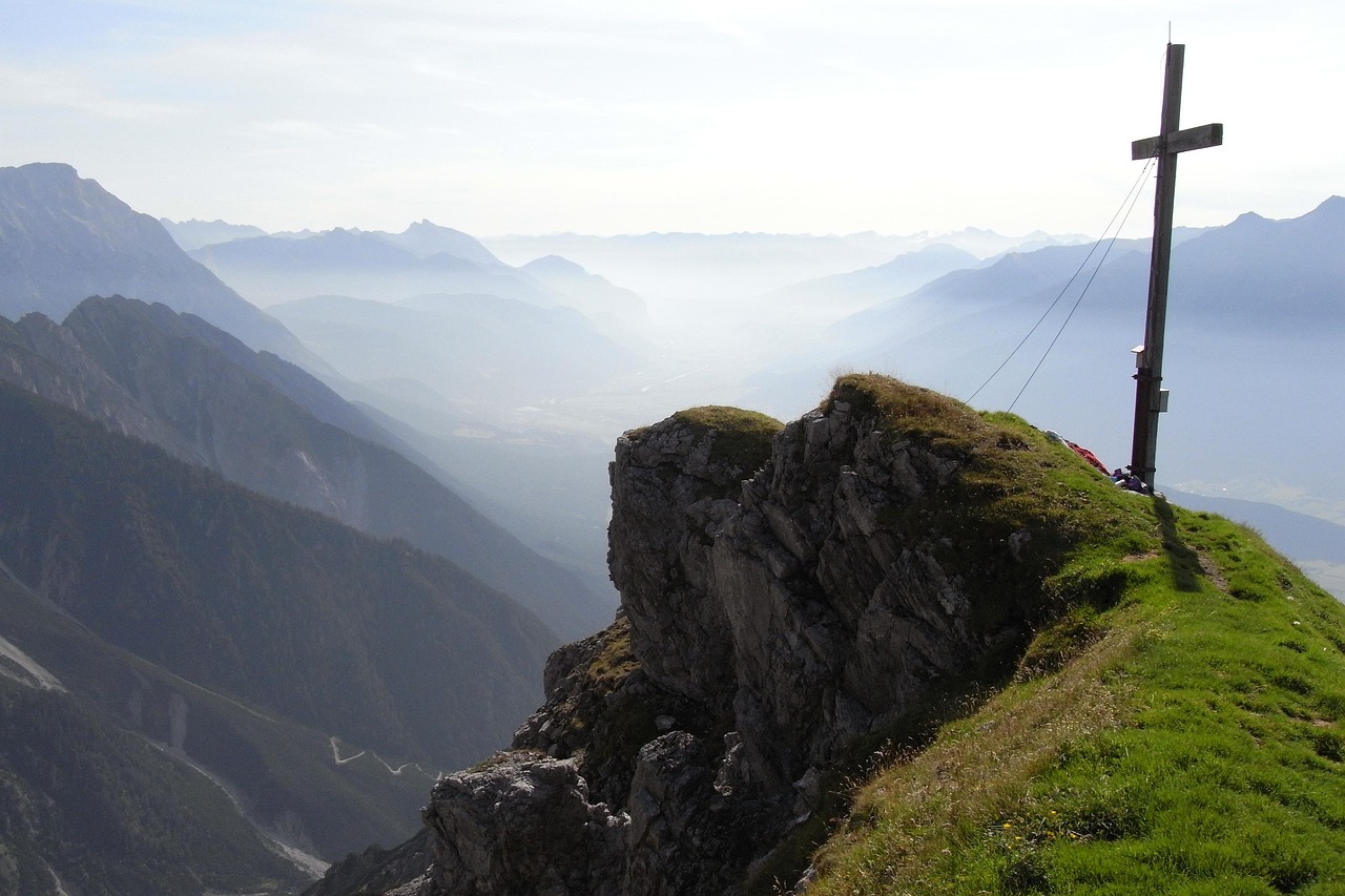 新绿色征途：黄金开户哪个平台好些